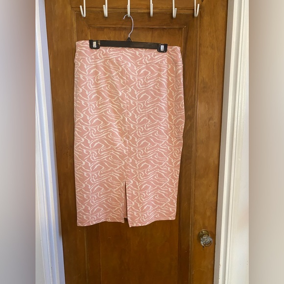 14th & Union Pink Skirt - Picture 2 of 3